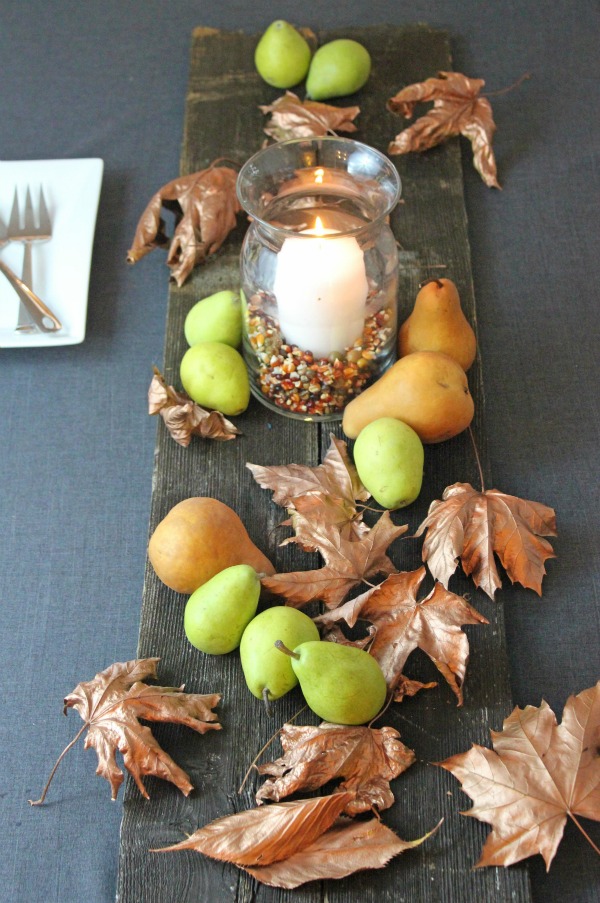 5 Easy and Inexpensive Fall Centerpieces -- These simple and beautiful centerpiece ideas require minimal effort and expense. Perfect for your thanksgiving table!