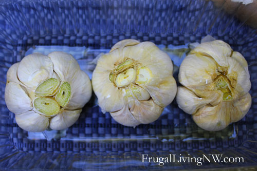 How to Roast Garlic in 3 Easy Steps