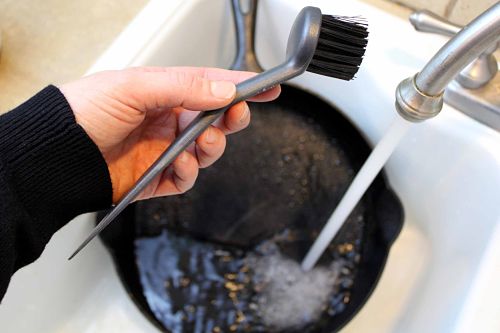 washing a cast iron pan