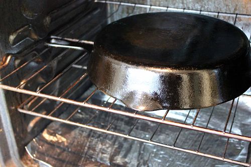 seasoning a cast iron pan