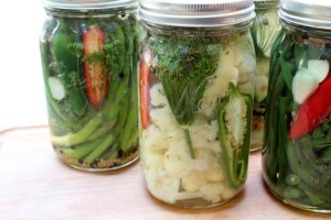 Spicy refrigerator pickle recipe