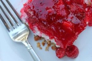 Layered raspberry dessert (recipe)