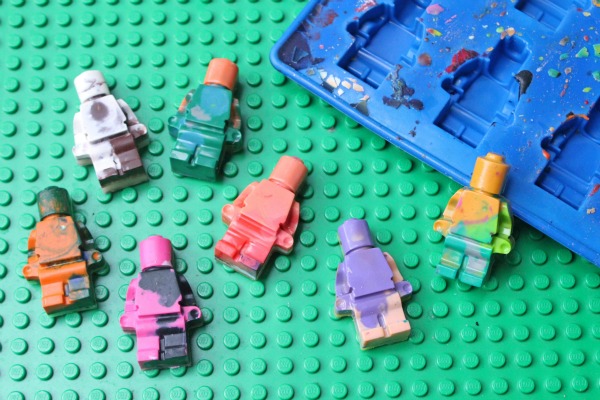 How to Make Your Own Crayon Minifigs